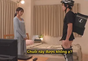 Cận cảnh Melody Marks bú buồi cha dượng đầu hói