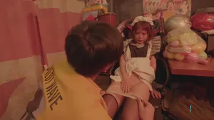 Con gái hứng tình khi thấy mẹ và cha dượng chịch nhau