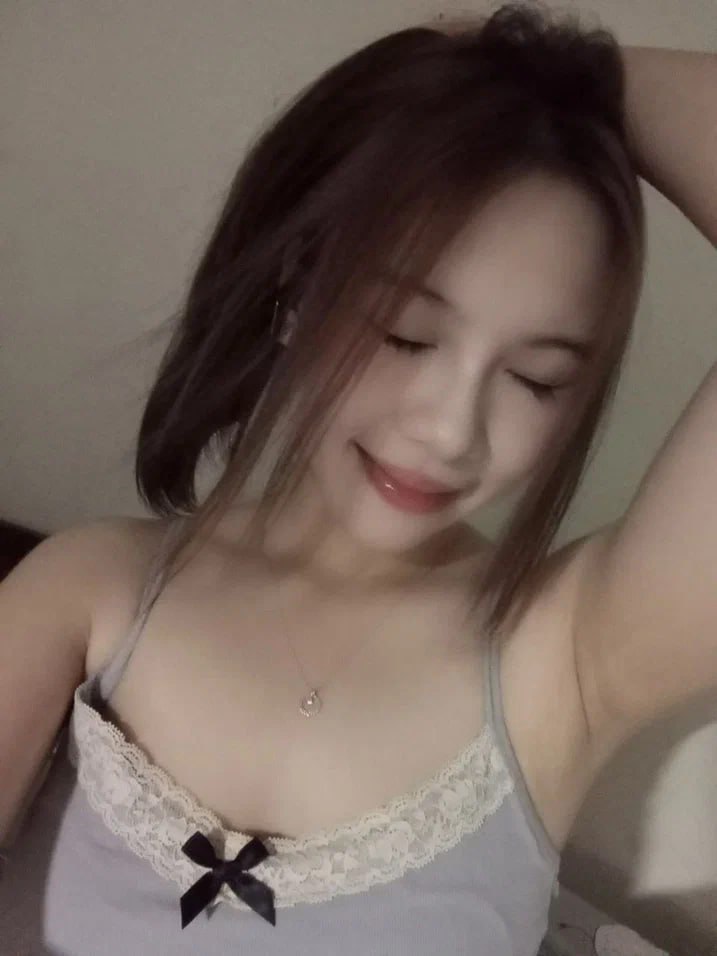 Cậu thích địt lồn tớ hay là lồn cậu ấy